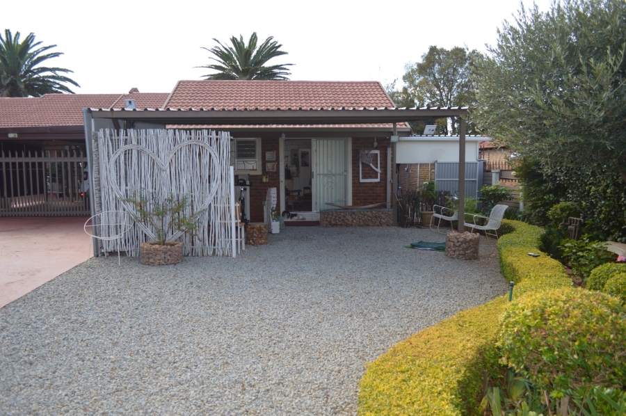 6 Bedroom Property for Sale in Doringkruin North West